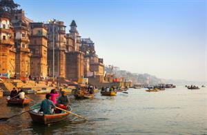 Varanasi Sightseeing – Drive to Prayagraj(30–40 km / 4–5 hrs)