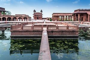 Agra - Jaipur(260 Km / 6 Hrs )